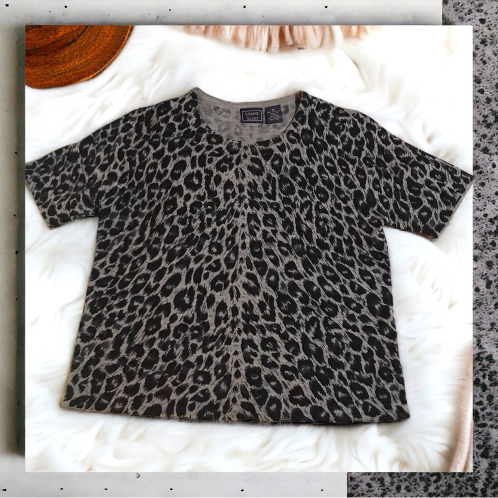 CLEARANCE | LAURA SCOTT Cropped Short Sleeve Animal Print Sweater
